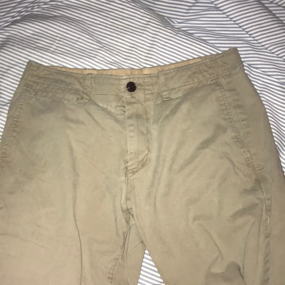men’s khaki pants